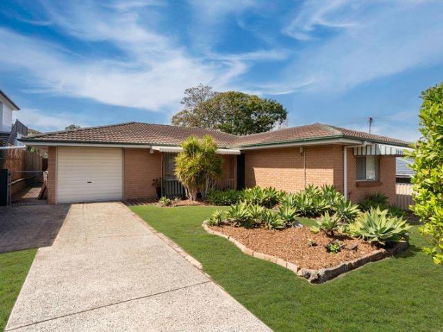 Move In Ready Low Set Home in Sought After Jamboree Heights