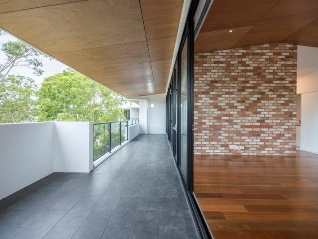 MOVE IN READY ! Penthouse Loft Style Apartment Tightly Held Building Boutique and Central
