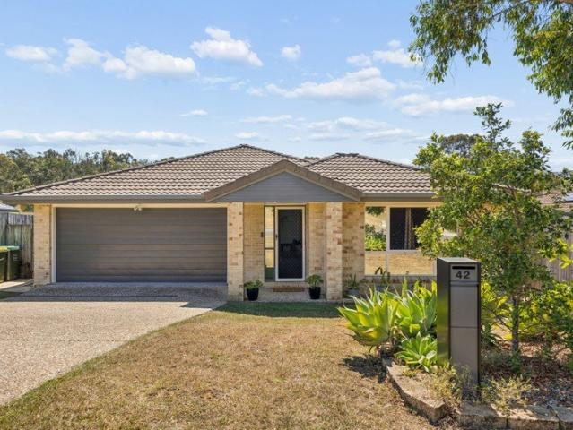 MOVE IN READY, POOL & MOTIVATED SELLERS!