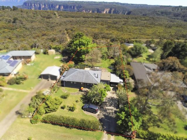 Move In Ready, Renovated Home in Stunning Surrounds