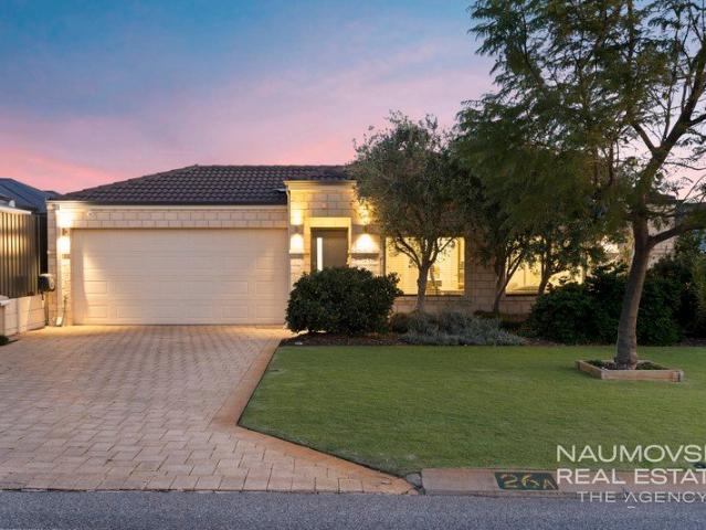 MOVE IN READY, STREET FRONT, LOW MAINTENANCE LIVING!