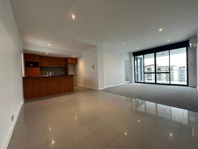 MOVE IN READY: STUNNING TOP FLOOR SOHO APARTMENT