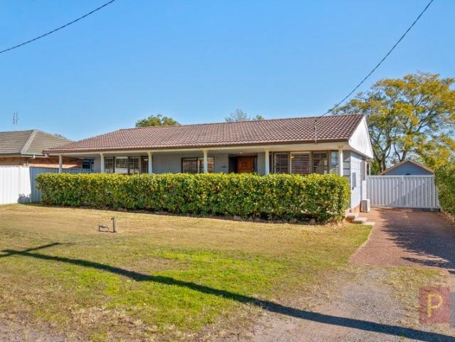 MOVE IN READY SIDE ACCESS IDEAL LOCATION