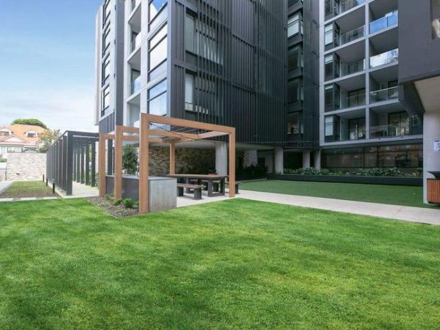 Move In Ready Spacious, Beautiful Apartment