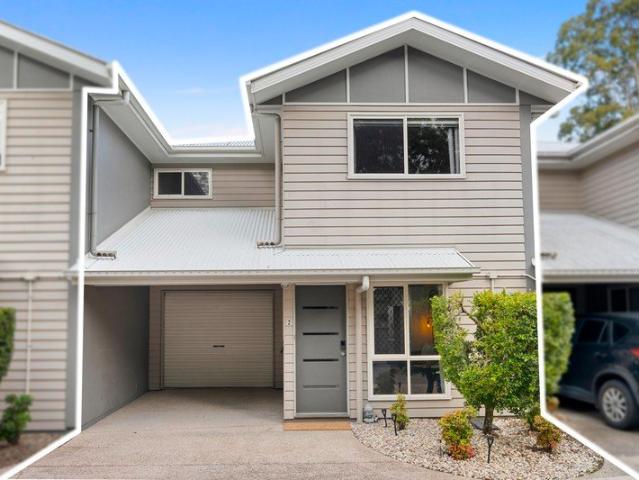 Move in Ready Townhome, Walking Distance to Township!