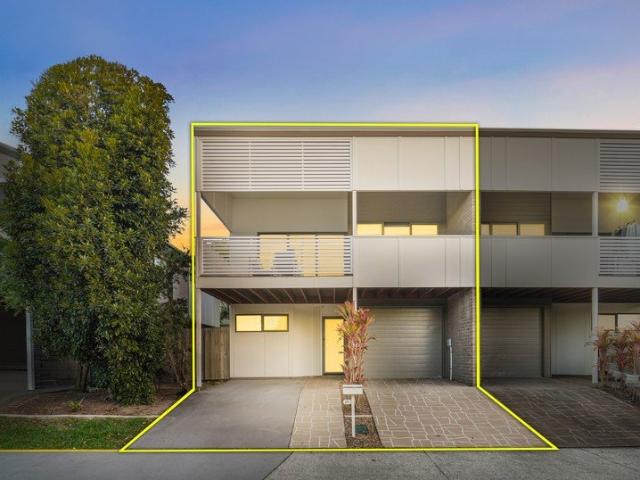 Move In Ready Townhome with Space & Style in Carseldine