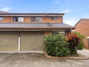 Move In Ready Townhouse in Prime location