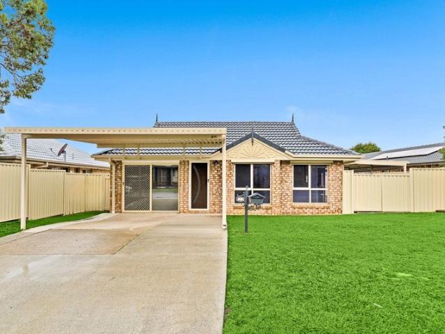 Move In Ready with Flexible Living & Exceptional Parking With 5 Car Parking & Side Acccess!