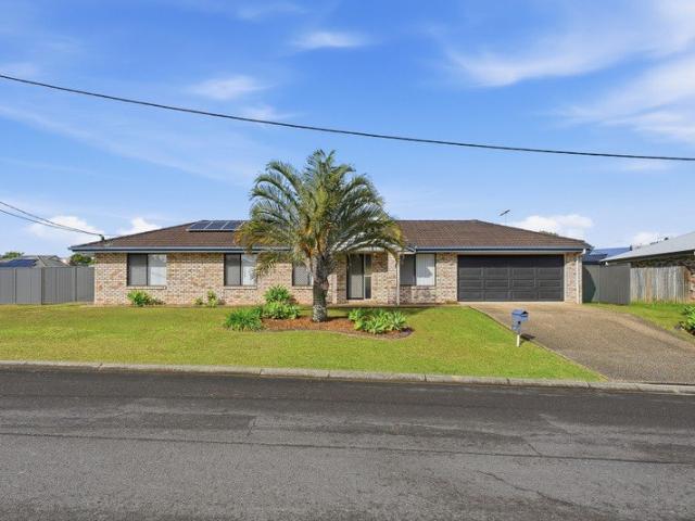 Move In Ready, with Side Access In A Quiet Cul de Sac