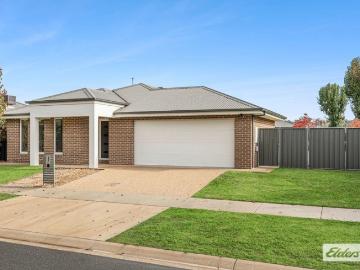 Move In Ready with Room for the Caravan or Boat