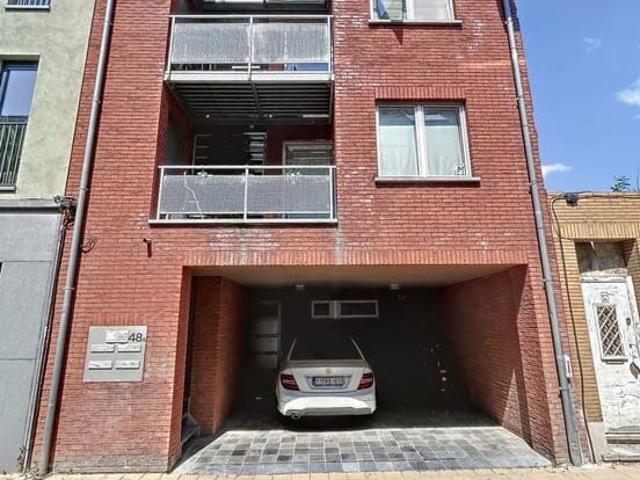 Move in ready 1 bedroom apartment in central location