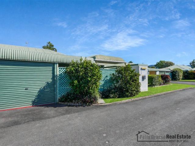 Move in ready 2 bedroom villa style unit.