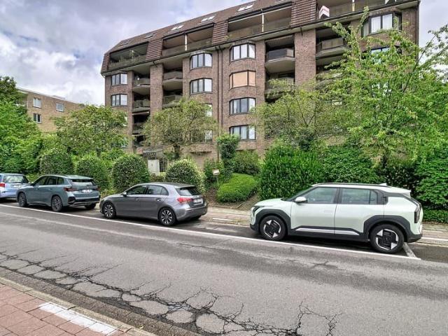 Move in Ready 3 Bedroom Apartment with Garage