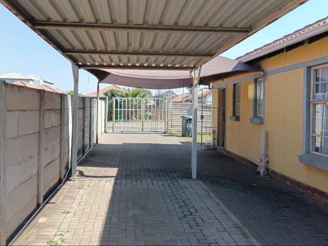 Move In Ready 3 Bedroom Home in Secure Westview Andeon Estate