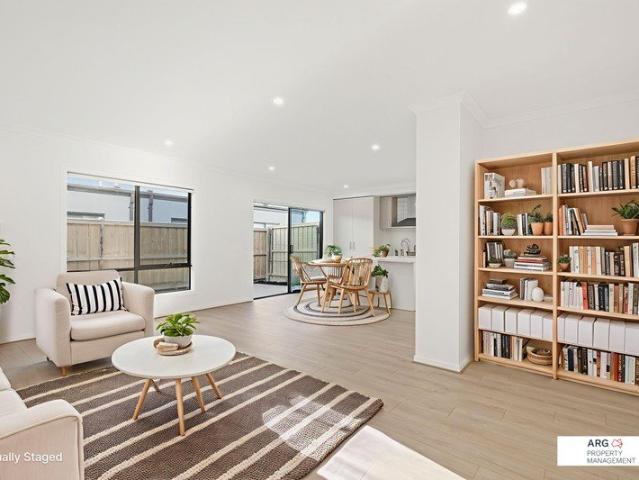 MOVE IN READY! 4 BED, 2.5 BATH CLUB ACCESS & PRIME MAMBOURIN LOCATION
