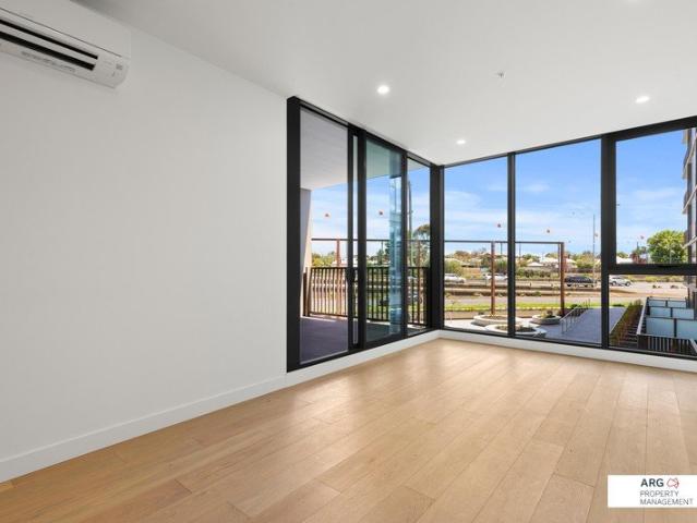 MOVE IN TODAY! SPACIOUS ONE BEDROOM LIVING AT MOTIF GEELONG