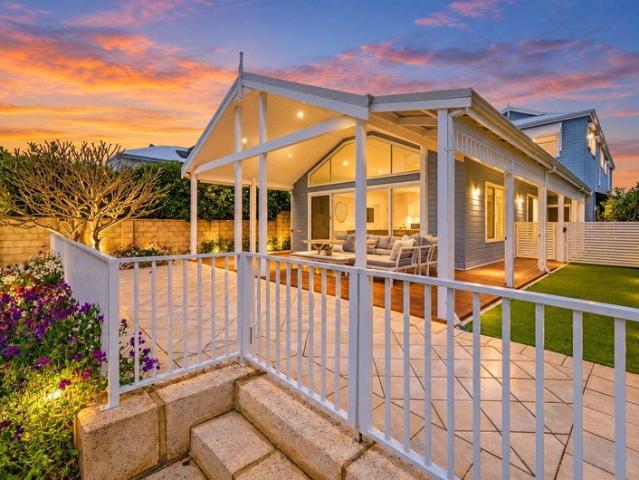 Move in tomorrow and enjoy the luxury lifestyle on offer at this amazing location