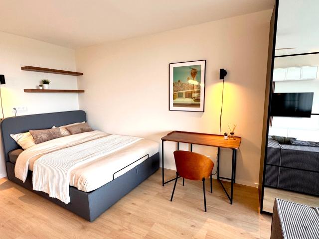 Move in with just your suitcases…Fully furnished studio, incl. kitchen, furniture, electricity, internet