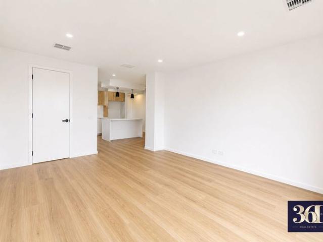 ! Move Into Luxury Brand New Modern Home for Rent, Close to All Amenities in Tarneit !