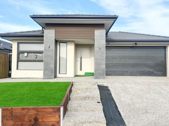Move Into Modern Comfort Spacious Donnybrook Family Home