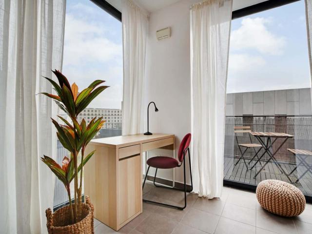Move into this contemporary 10 m² room in a coliving space in Paris PA104