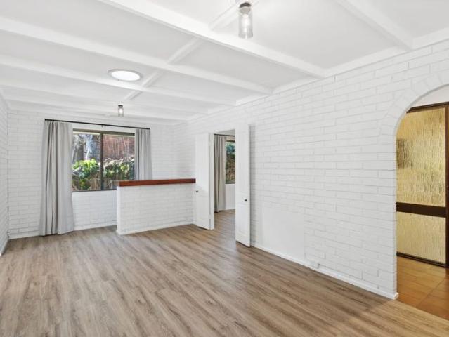 Move into this sunny vibe, enjoy the ever growing vines & take strolls along beautiful Mosman Bay!