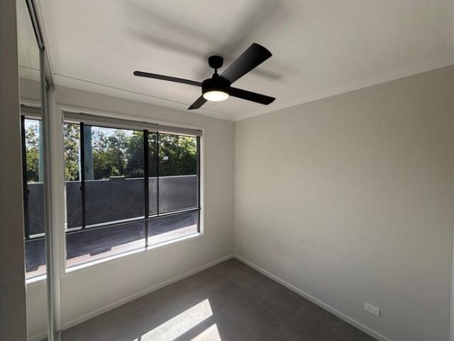 Move Straight In – Modern Two Bedroom Unit with electricity, water, fridge & washing machine included