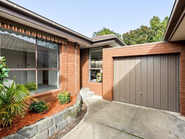 MOVE STRAIGHT IN AND ENJOY EFFORTLESS SINGLE LEVEL LIVING