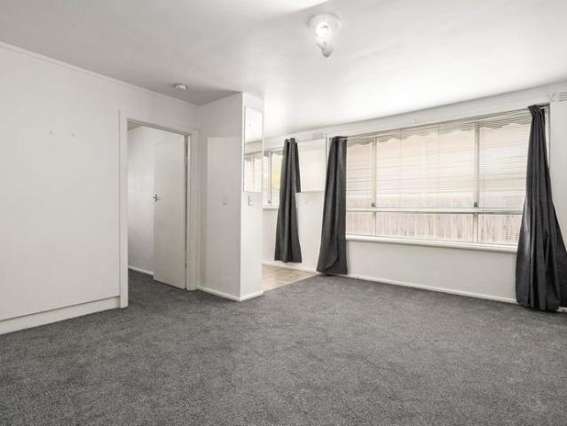 Move Straight In – Apartment in Prime Essendon!