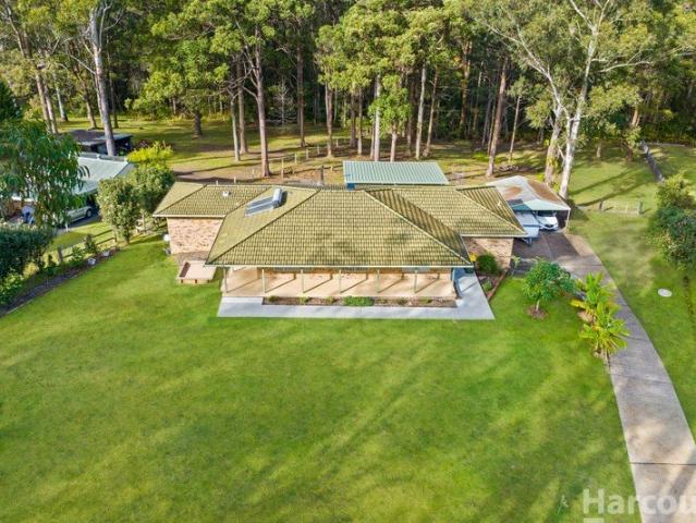 Move Straight In Beautifully Renovated Family Home