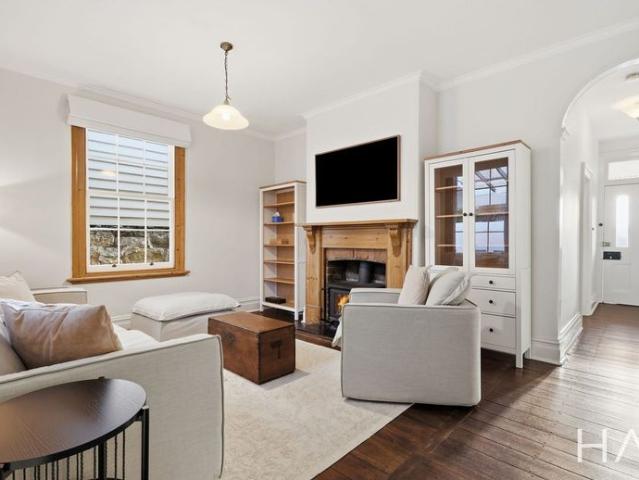 Move Straight In | Furnished Hobart Home