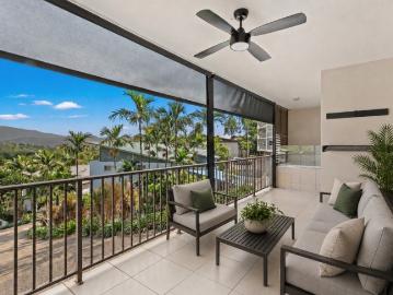 Move Straight In: Ground Floor Apartment with Private Spa & Resort Style Pool
