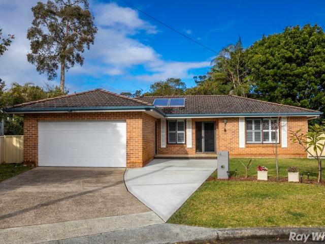 Move Straight In Renovated Comfort in a Quiet Cul de sac