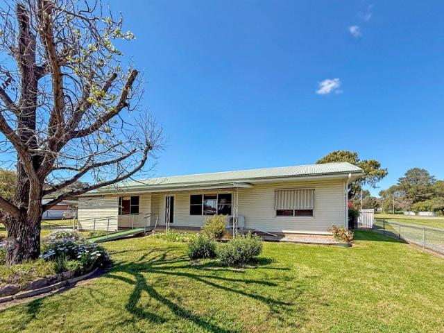 Move straight in to 44 Brundah Street Grenfell