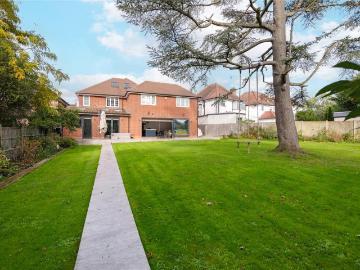 Mowbray Road, Edgware, HA8 5 bed detached house to rent £6,000 pcm £1,385 pw