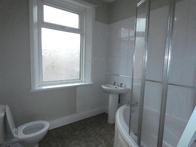 Mowbray Street, Heaton 2 bed flat to rent £950 pcm £219 pw