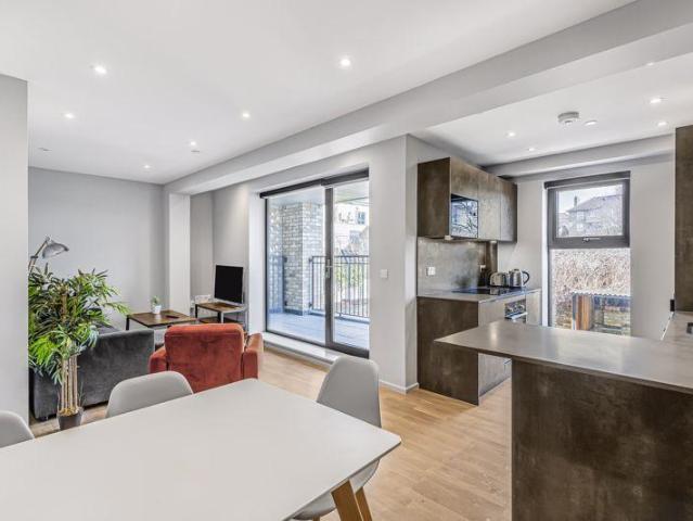 Mowlem Street, Bethnal Green, E2 2 bed flat to rent £2,750 pcm £635 pw