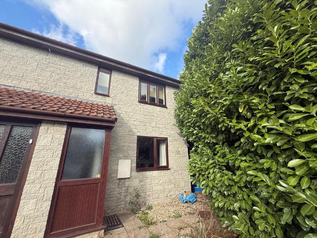 Mowries Court, Somerton, TA11 2 bed flat to rent £850 pcm £196 pw