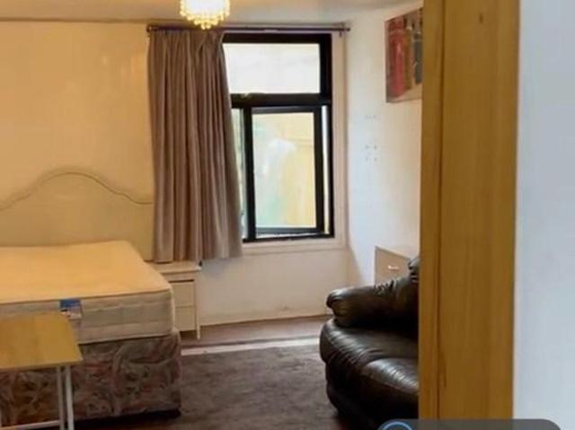 Moy Road, Cardiff, CF24 1 bed in a flat share to rent £550 pcm £127 pw