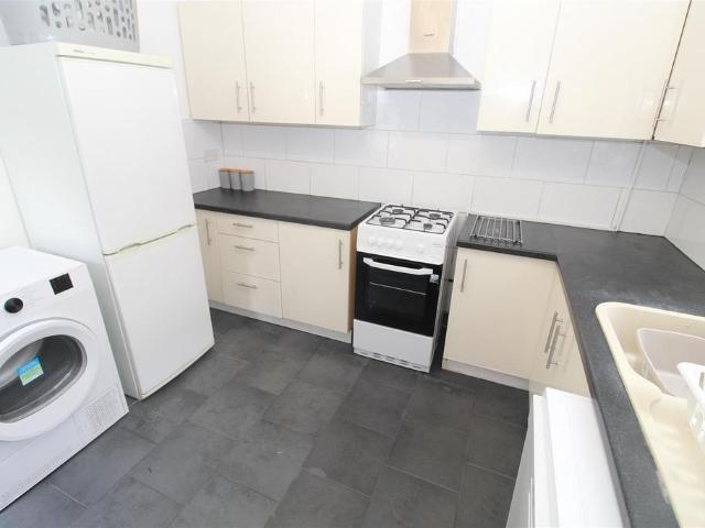 Moy Road, Cardiff CF24 5 bed house to rent £2,500 pcm £577 pw