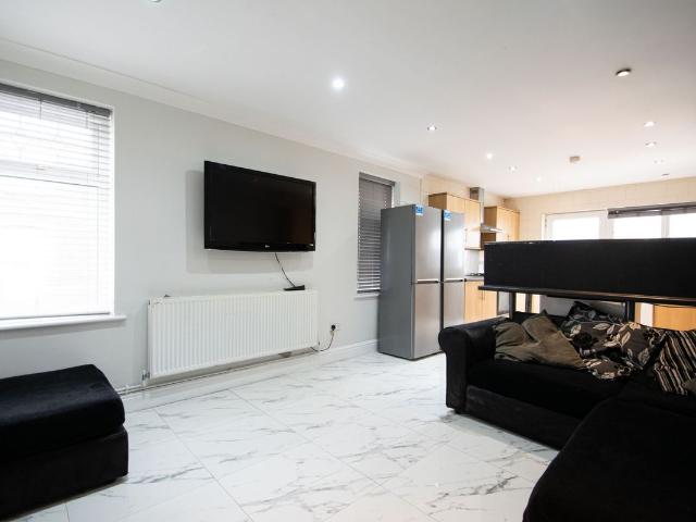 Moy, Roath CF24, 8 bed terraced house to rent, £4,600 pcm | PrimeLocation