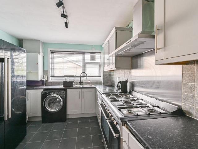 Moyser Road, Furzedown, London, SW16 3 bed maisonette to rent £2,350 pcm £542 pw