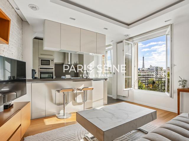 MOZART/RANELAGH*LUXUEUX 2 PIÈCES MEUBLÉ*ÉTAGE ÉLEVÉ*SUPERBE VUE TOUR EIFFEL*LUMINEUX ET CALME* IDÉAL PIED À TERRE