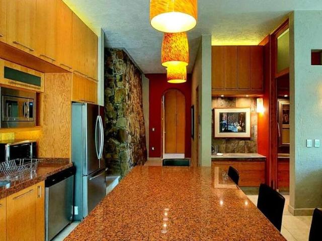 MLS ID: CAR12643 Villa Del Monte