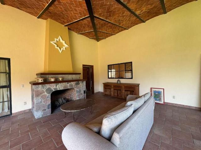 MLS ID: CAR12647 Lissas LA CASA