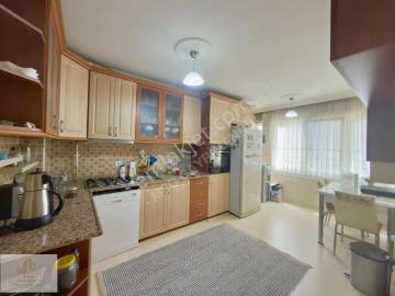 Msgden Efelerde Cadde Üzeri Genç Binada 3+1 140 M2 Ara Kat Daire