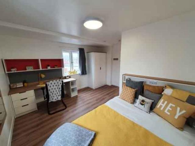 MSV South, Manchester Has an Apartment