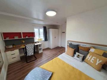MSV South, Manchester Has an Apartment