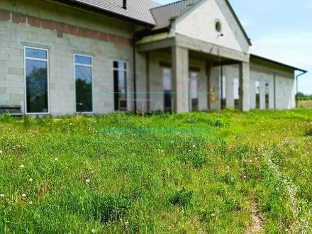 Budynek 1200m2 z 11 pokojami, idealny pod działalność