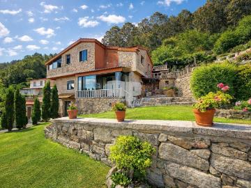 Mpgal te presenta esta preciosa casa independiente de piedra. 0m² Redondela